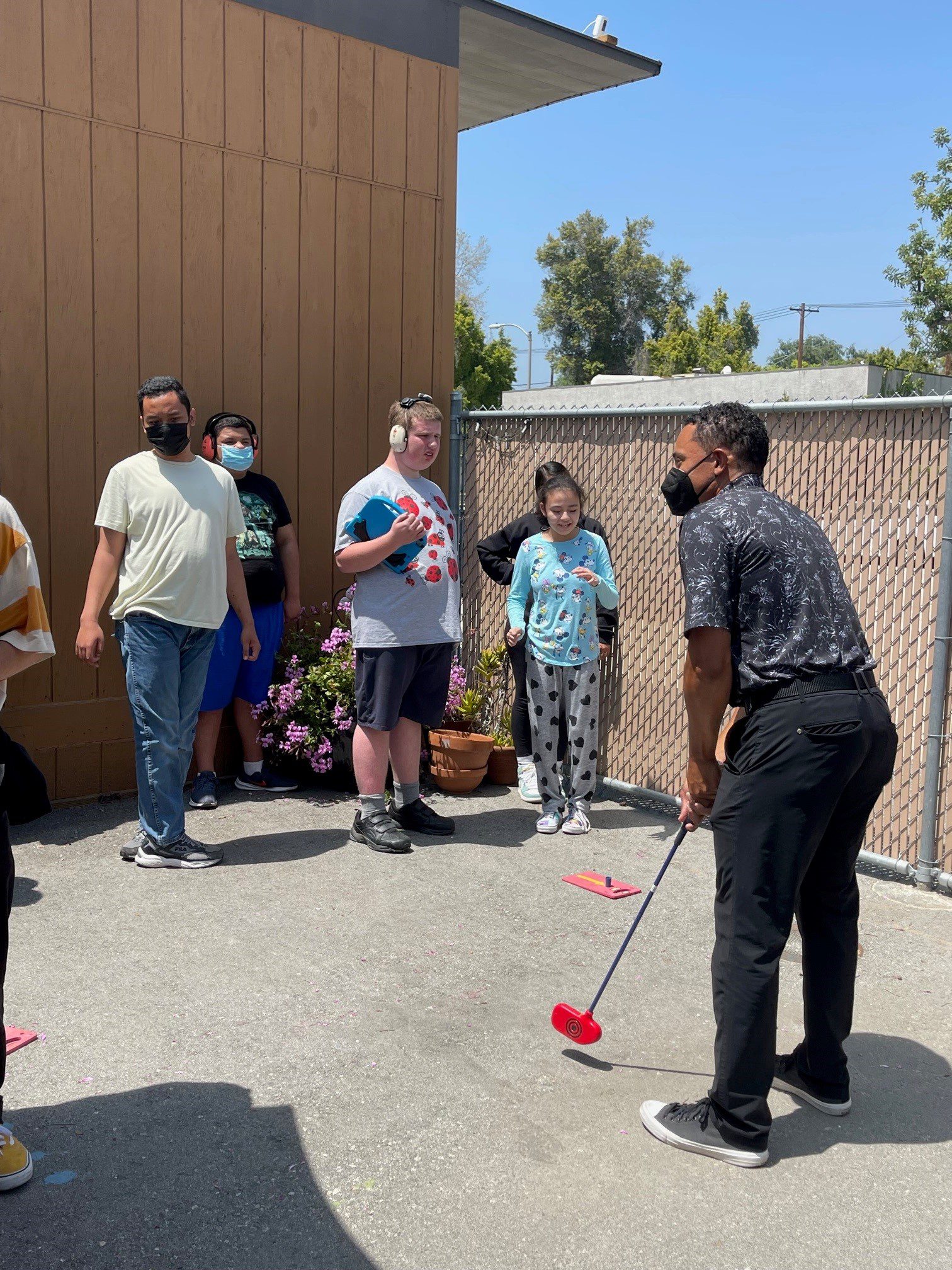 California Country Club Team Member instructing students from Villa Esperanza School.